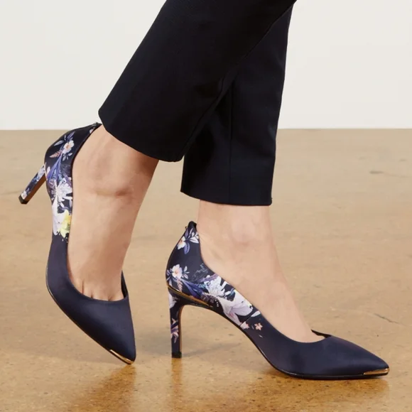 🍒NIB🍒 TED BAKER SATIN NAVY FLORAL HEELS - Picture 3 of 11